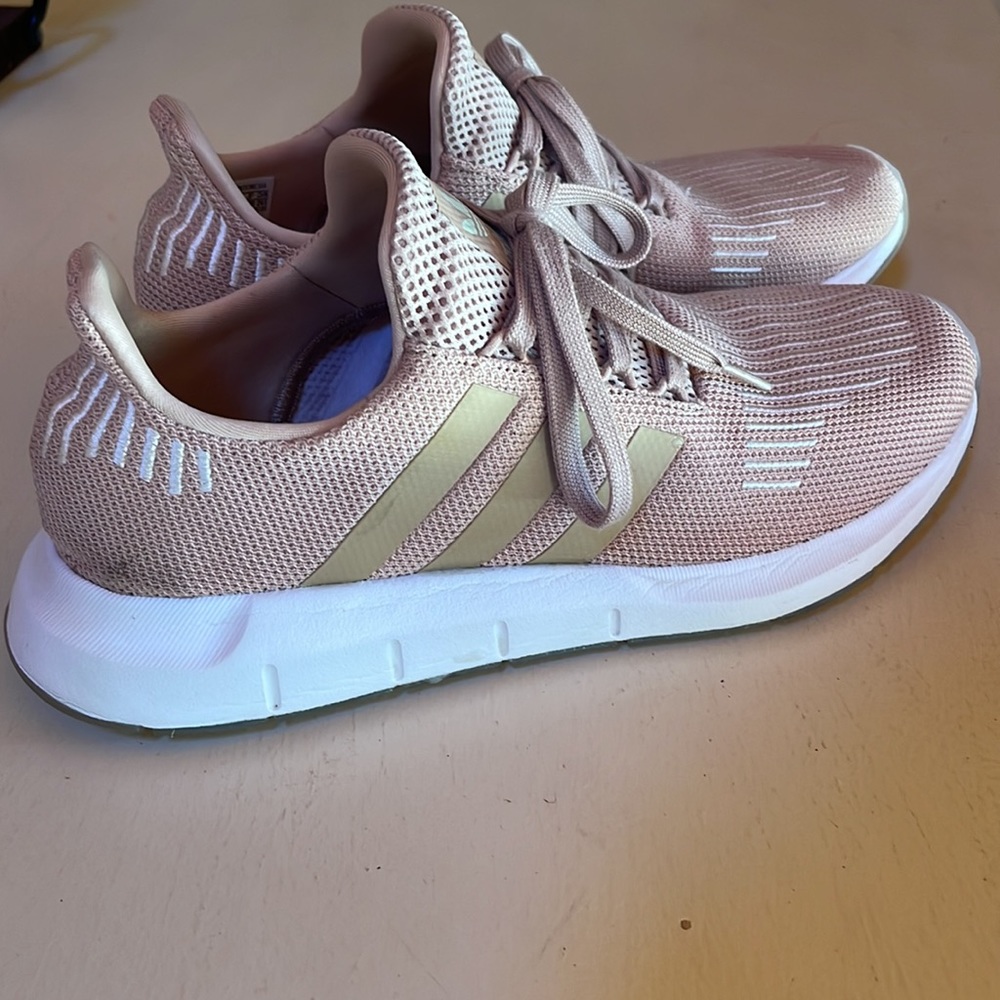 Adidas Originals Women's Swift Running Shoes Size 10
